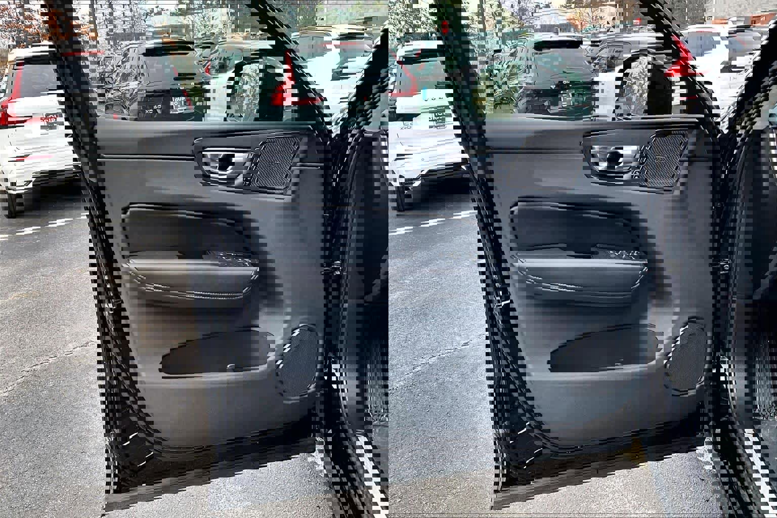 Certified 2024 Volvo XC60 B5 Plus w/ Climate Package image 21