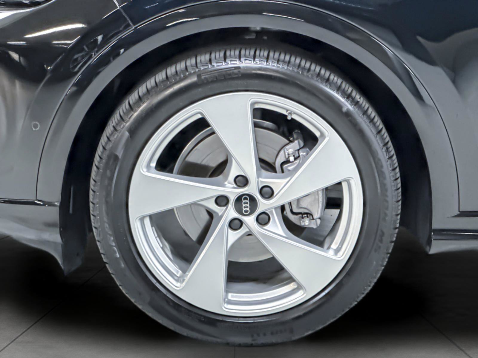 Certified 2025 Audi Q5 Prestige w/ 20" Wheel Package AWD/4WD image 26