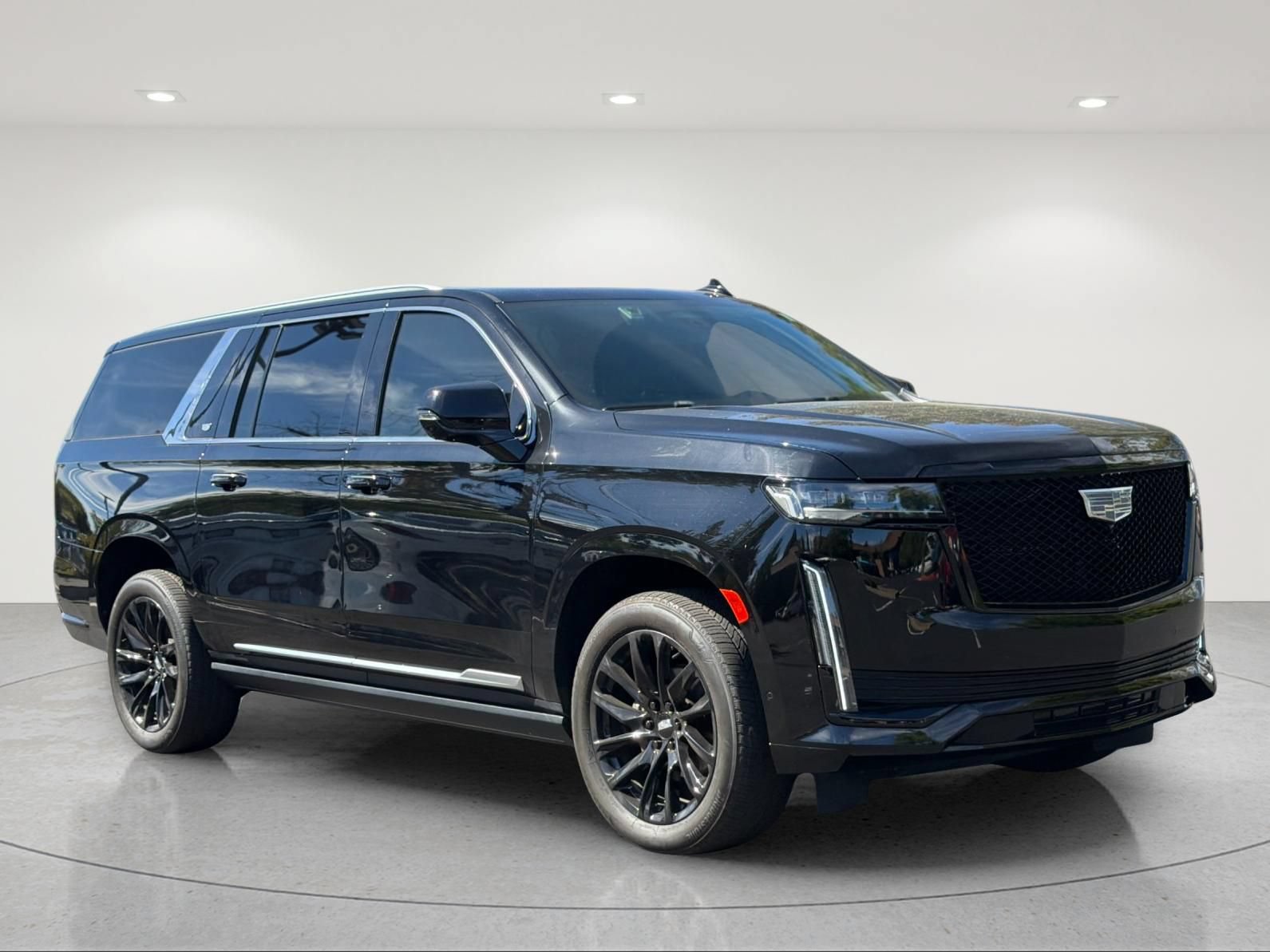 Used 2023 Cadillac Escalade ESV Luxury AWD/4WD image 6