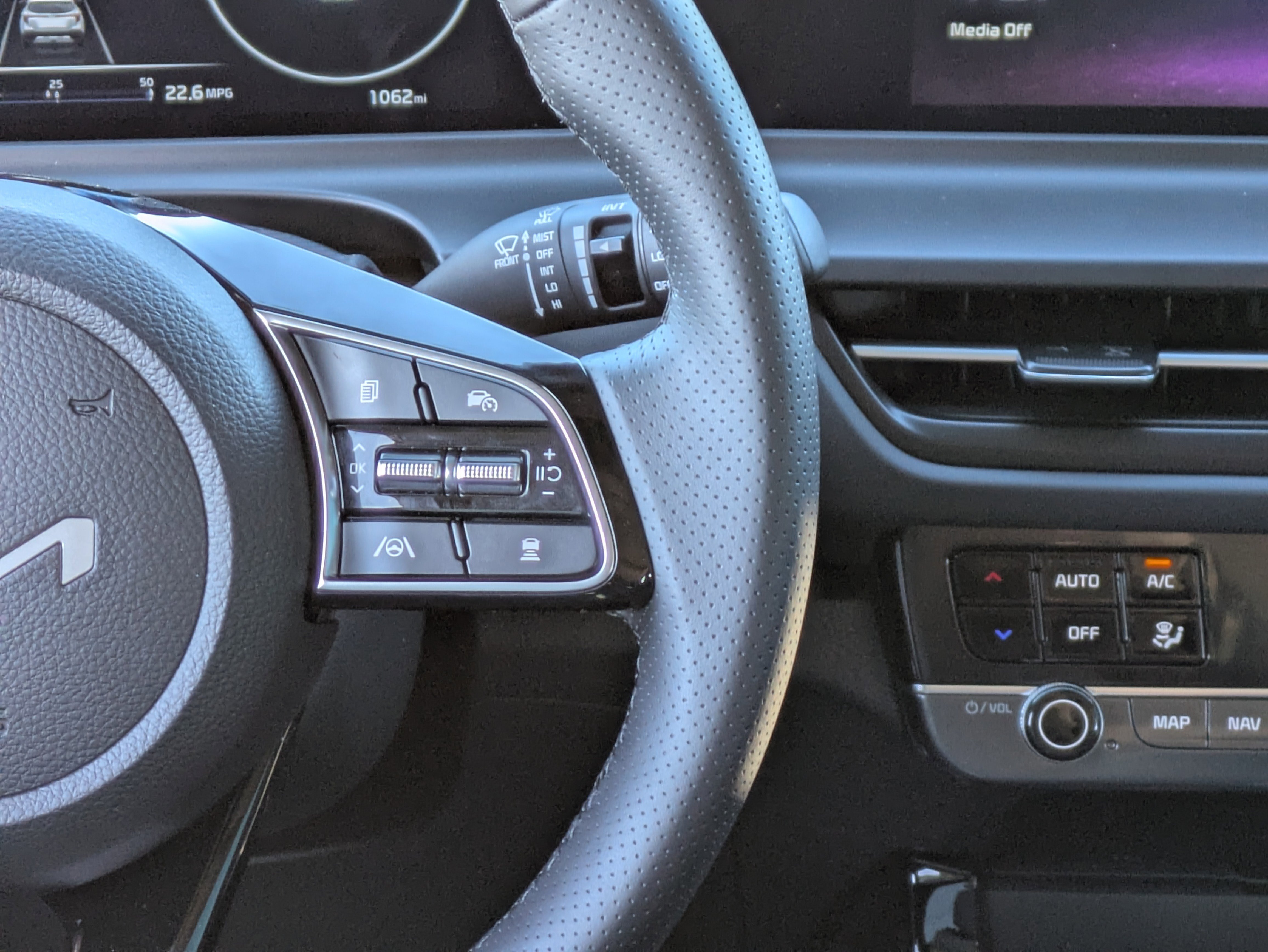 Certified 2026 Kia Seltos SX w/ SX Sunroof Package image 22