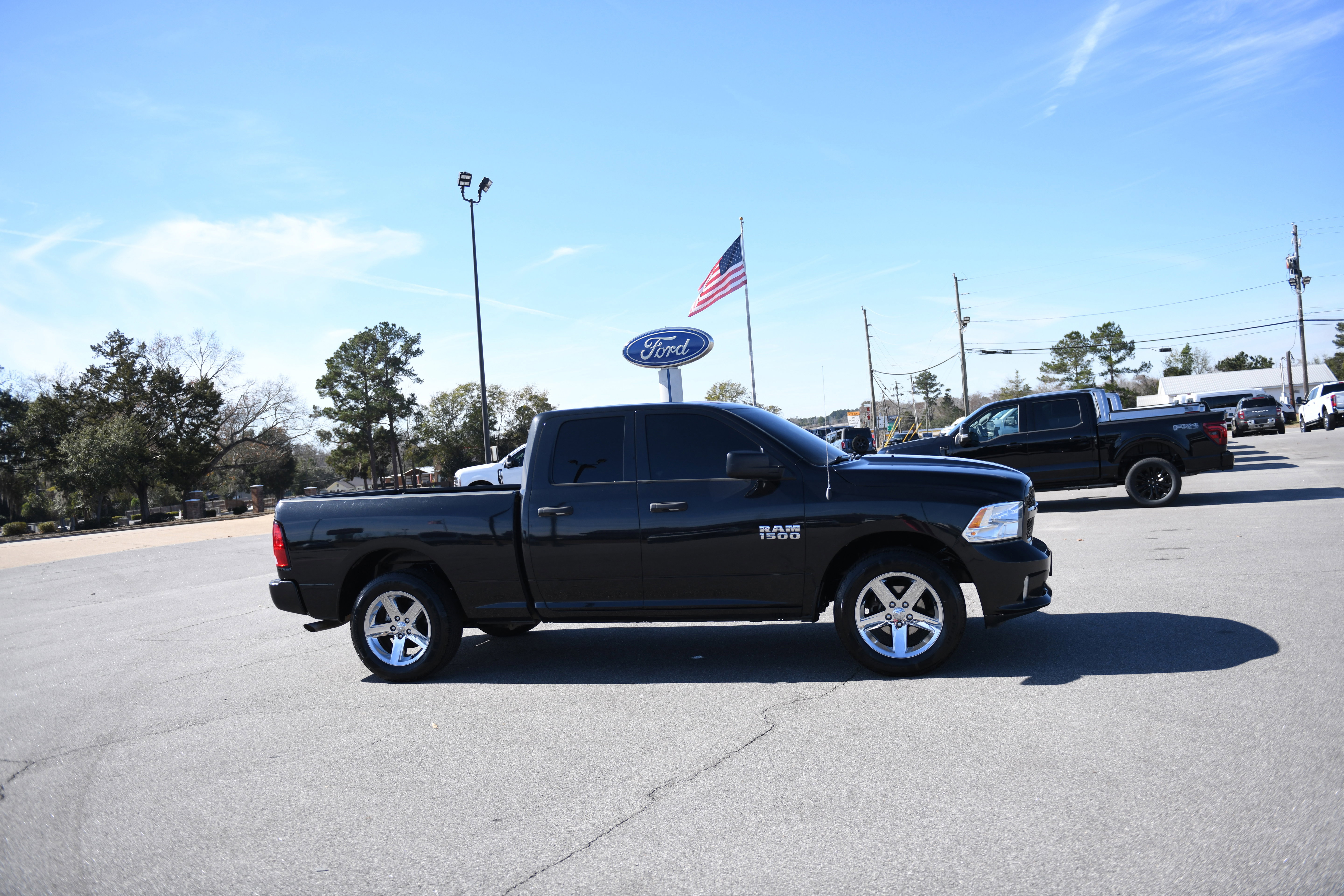 Used 2018 RAM 1500 Express image 2
