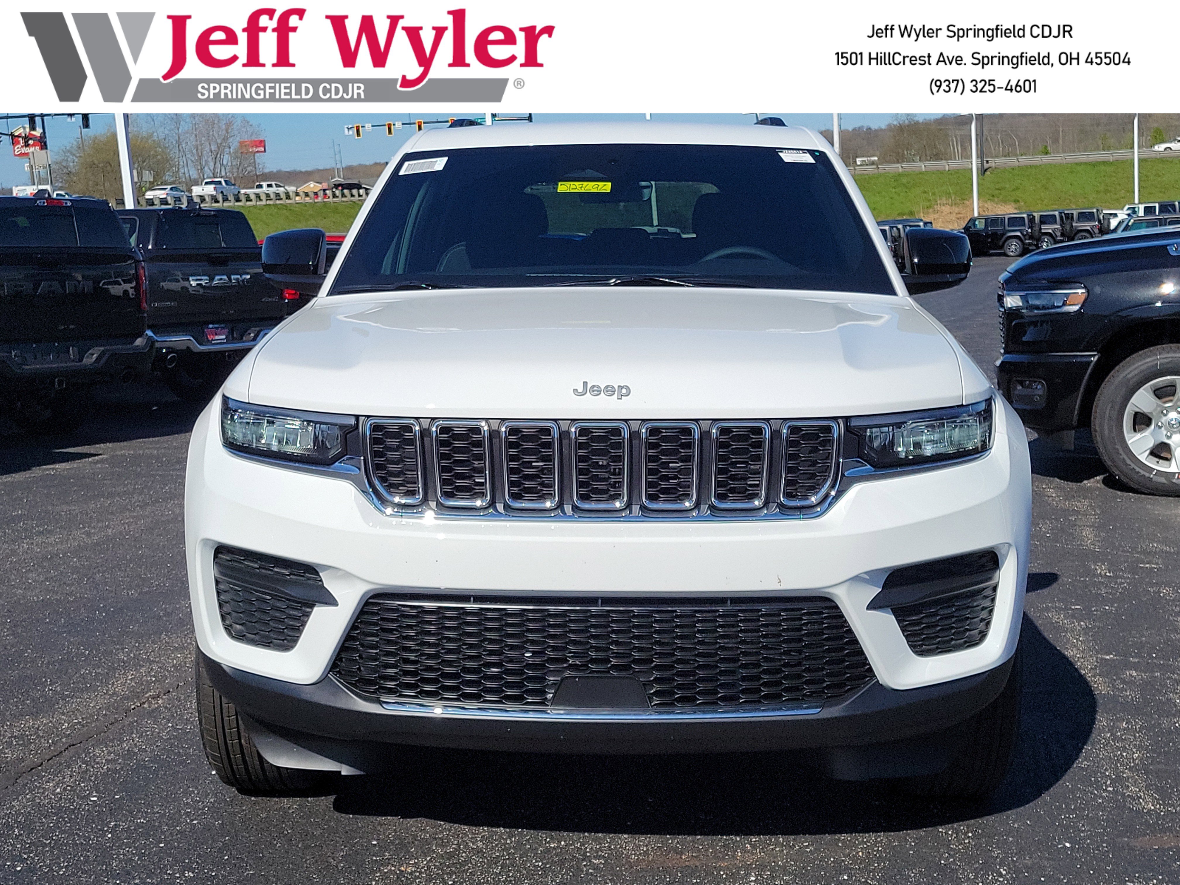 New 2026 Jeep Grand Cherokee Laredo image 2
