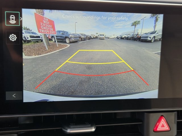 Used 2025 Kia Carnival EX FWD image 19