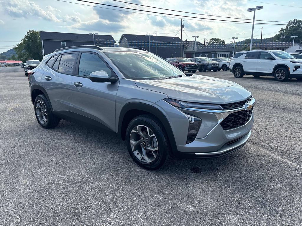 Used 2026 Chevrolet Trax LT FWD image 7