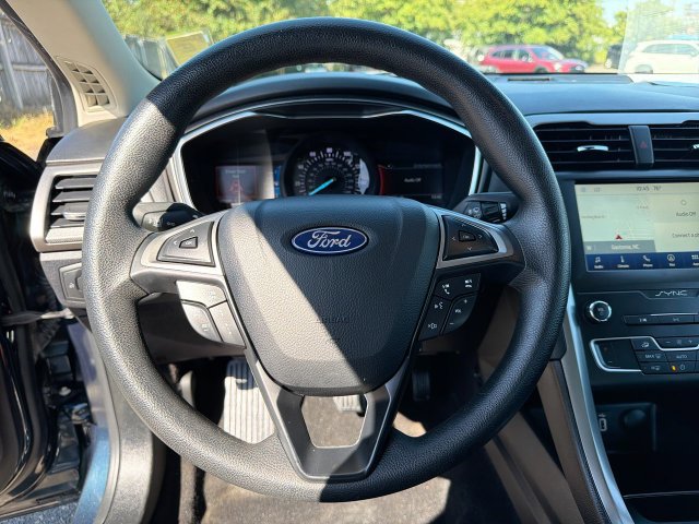 Used 2020 Ford Fusion SE FWD image 13