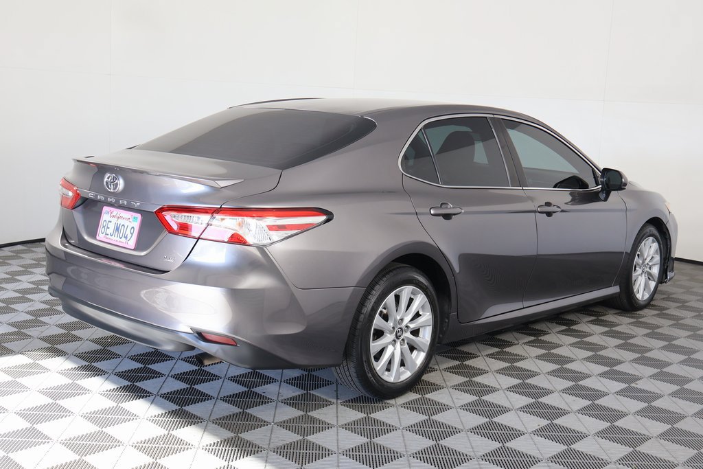 Used 2018 Toyota Camry LE FWD image 4