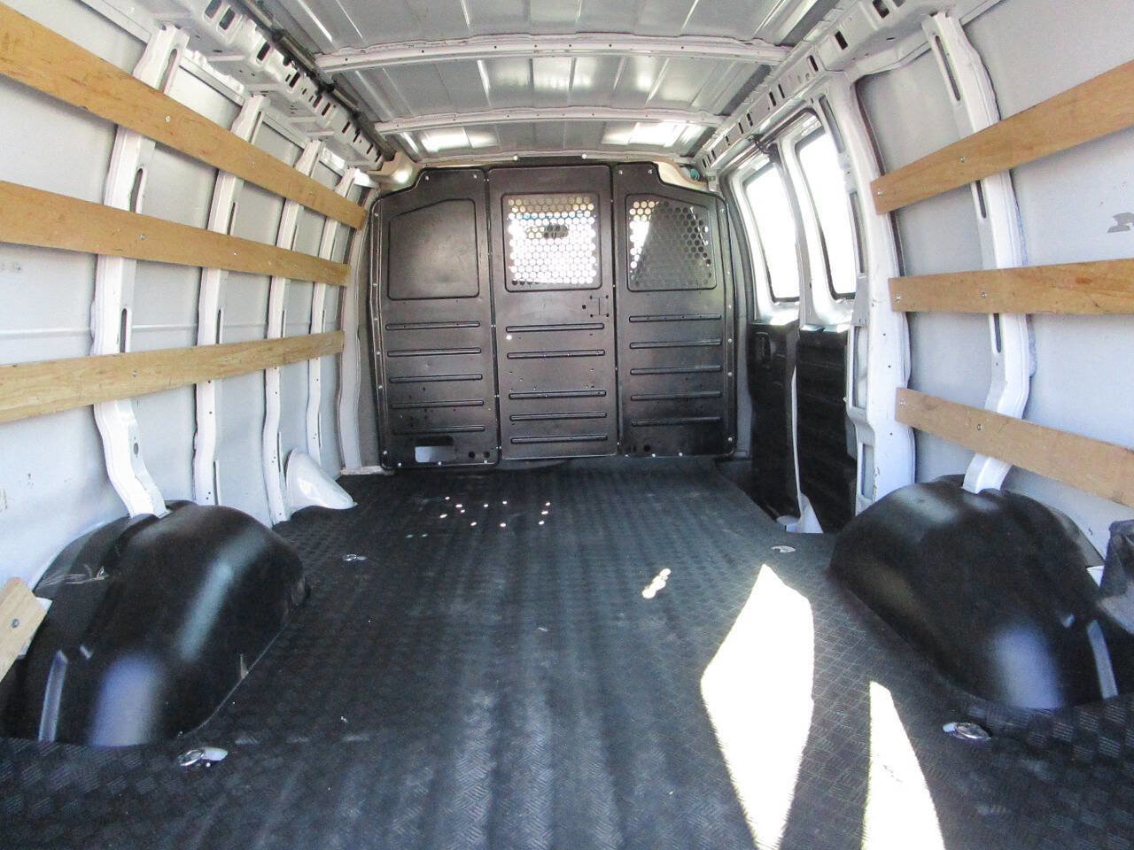 Used 2020 GMC Savana 2500 w/ Driver Convenience Package image 15