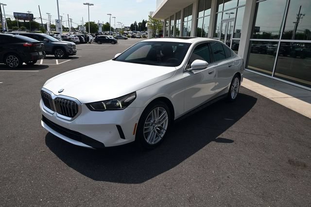 Used 2025 BMW 530i w/ Premium Package RWD image 18