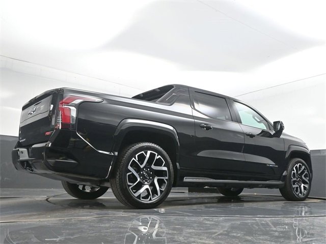 Certified 2024 Chevrolet Silverado EV RST image 31