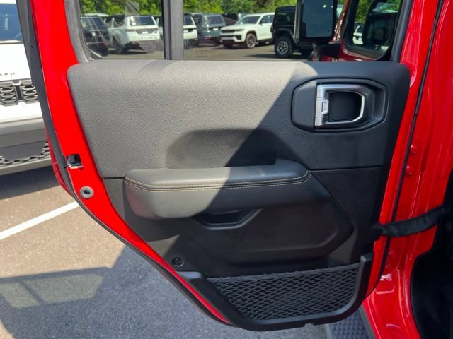 Used 2025 Jeep Wrangler Unlimited Sahara AWD/4WD image 19
