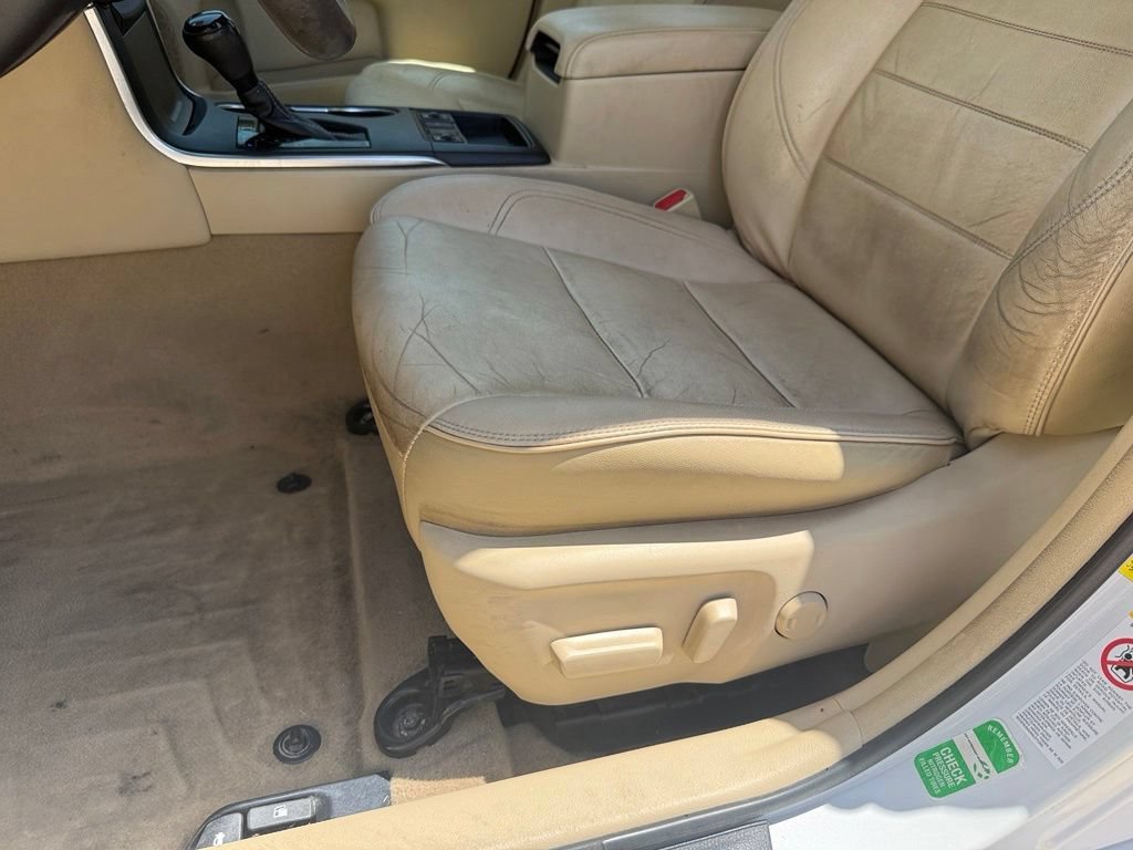 Used 2017 Toyota Camry XLE w/ Moonroof Package FWD image 7