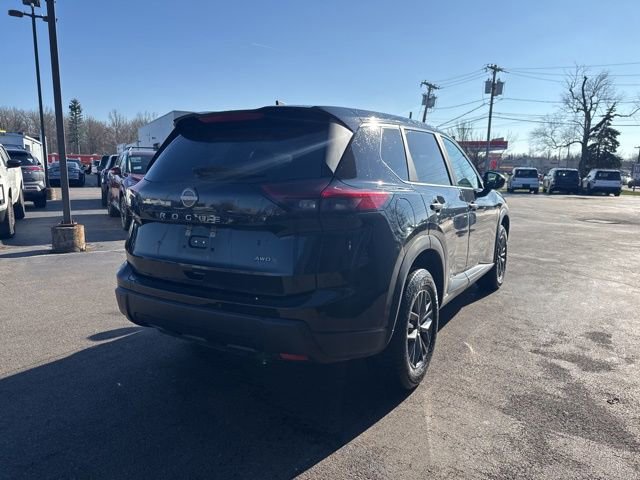 Used 2024 Nissan Rogue S AWD/4WD image 2