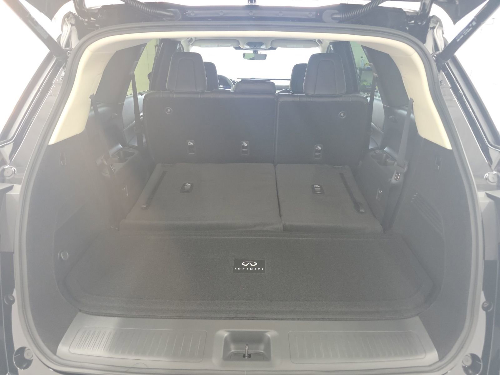 New 2026 INFINITI QX60 Luxe w/ Cargo Package FWD image 15