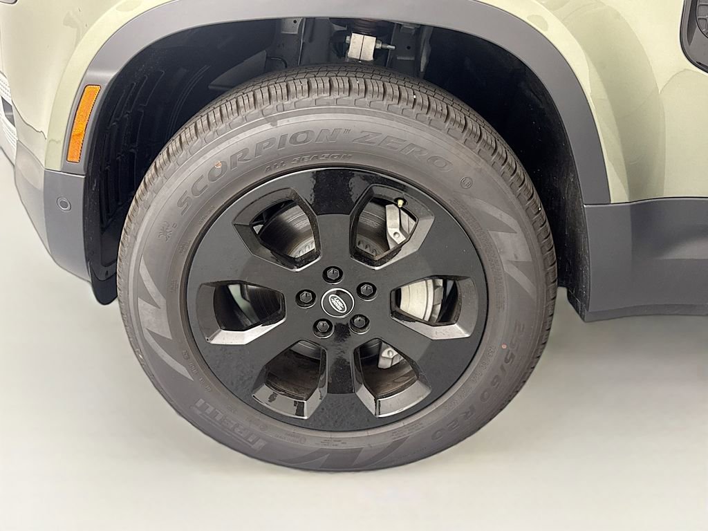 Used 2025 Land Rover Defender 110 S image 30