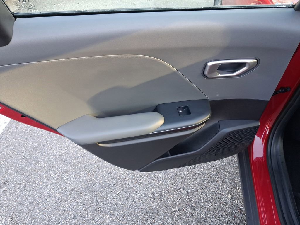 Used 2025 Kia K4 LXS image 11