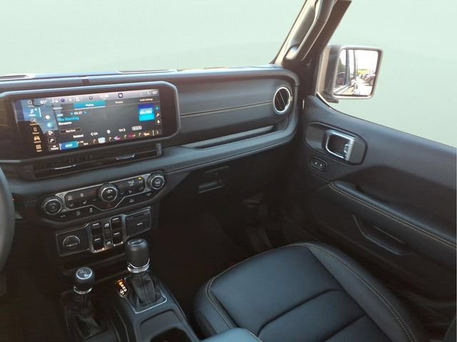 Used 2025 Jeep Wrangler Unlimited Sahara AWD/4WD image 18