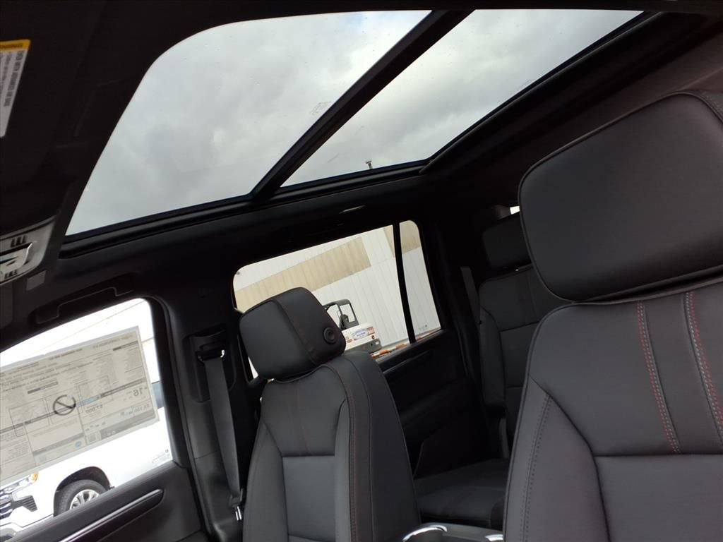 New 2026 Chevrolet Suburban RST image 6