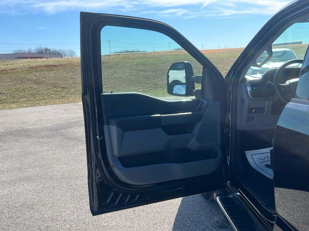 New 2025 Ford F150 XLT w/ Equipment Group 301A Standard image 16
