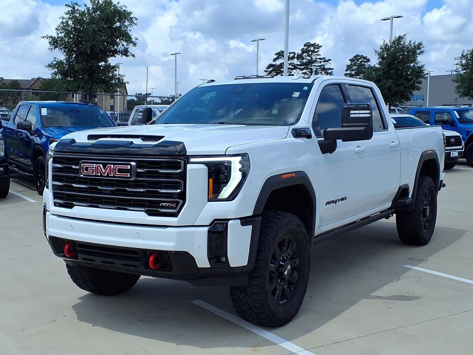 Used 2025 GMC Sierra 2500 AT4 w/ AT4 Premium Plus Package AWD/4WD image 3