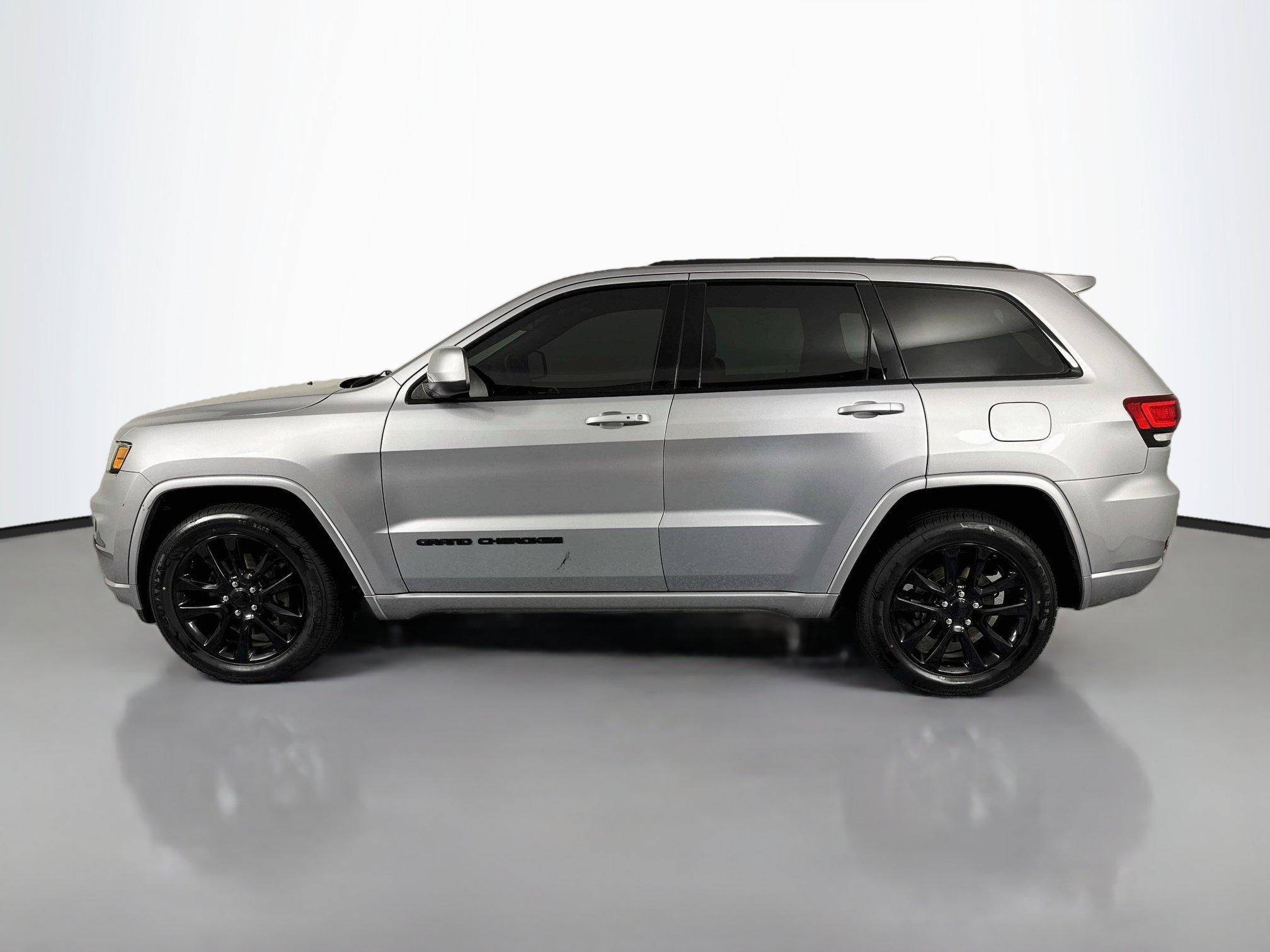 Used 2021 Jeep Grand Cherokee Laredo X AWD/4WD image 8