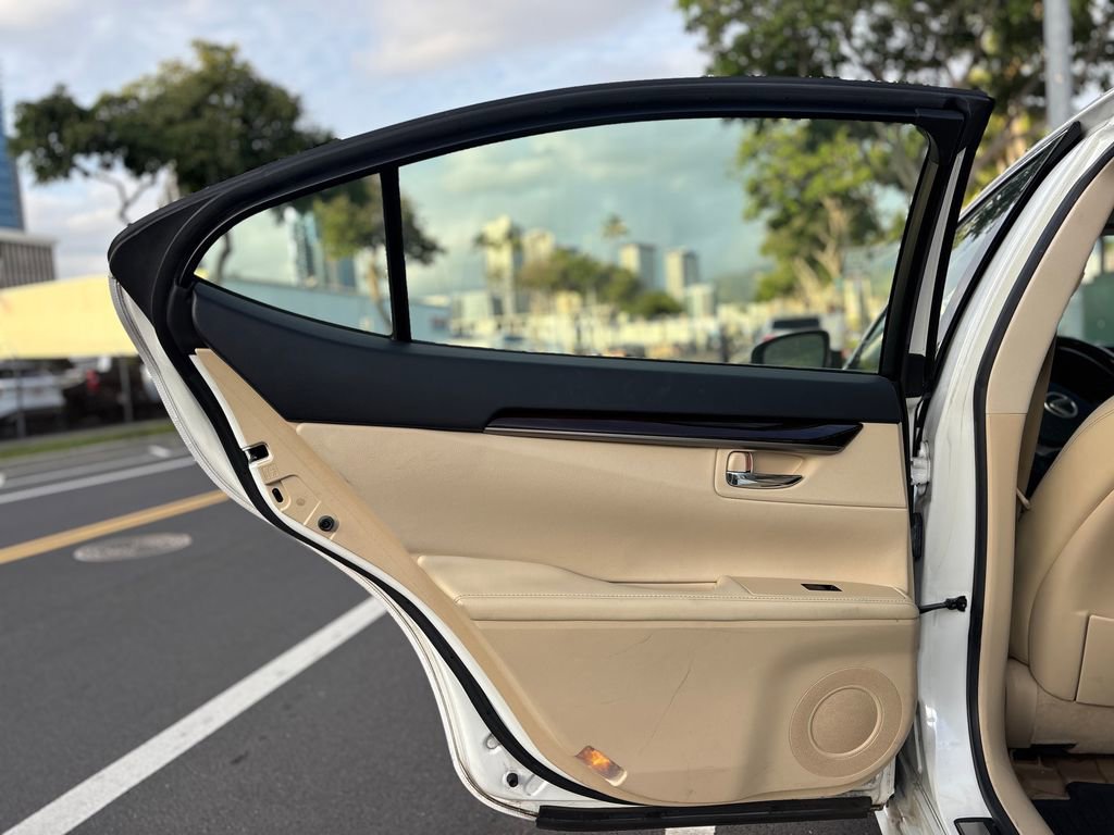 Used 2013 Lexus ES 350 image 18