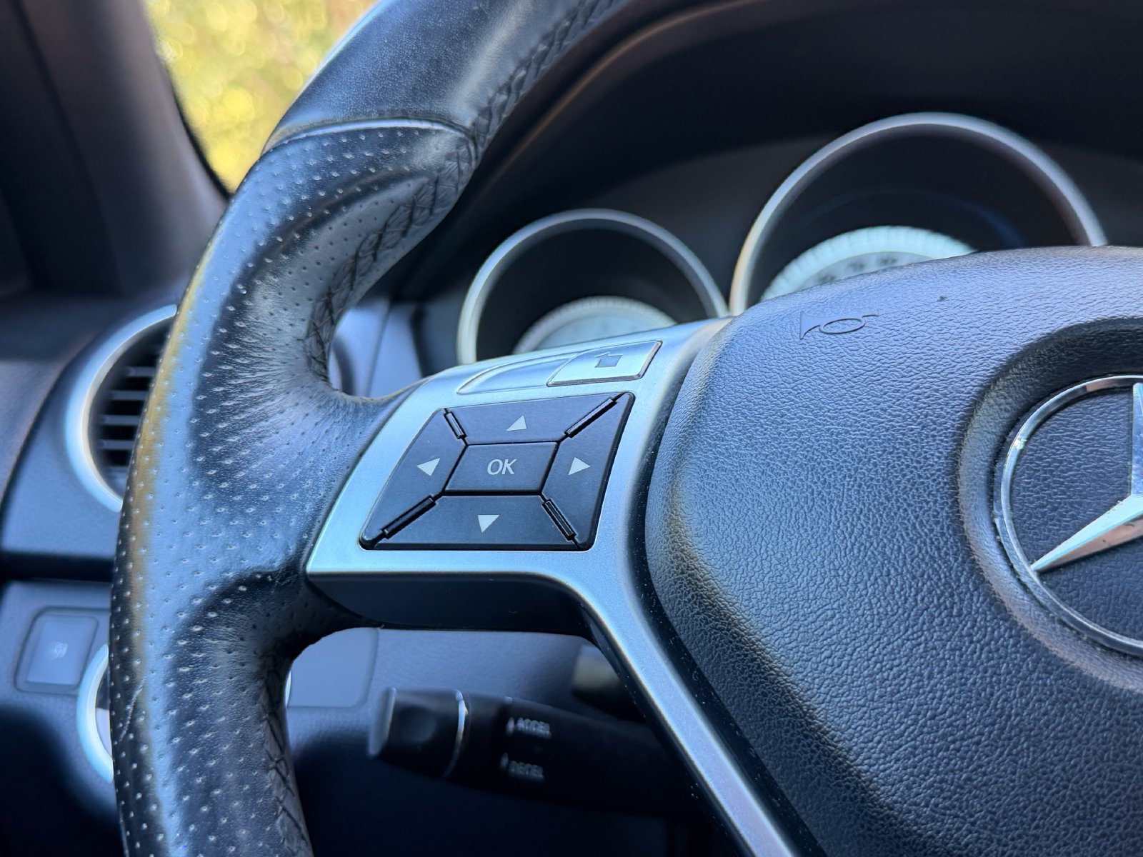 Used 2013 Mercedes-Benz C 250 Sedan image 22