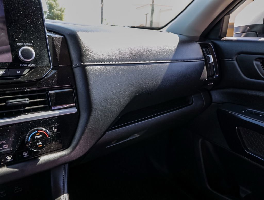 Used 2025 Nissan Pathfinder SV image 29