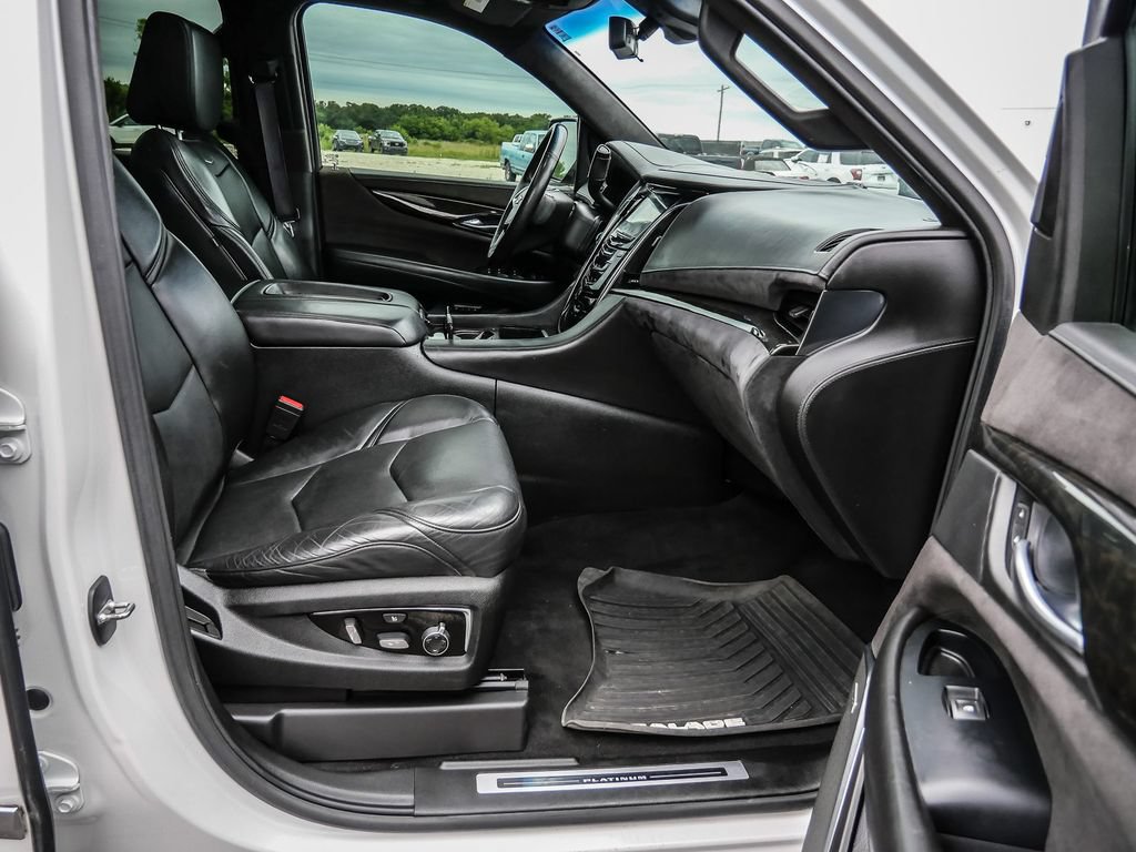 Used 2017 Cadillac Escalade Platinum AWD/4WD image 15