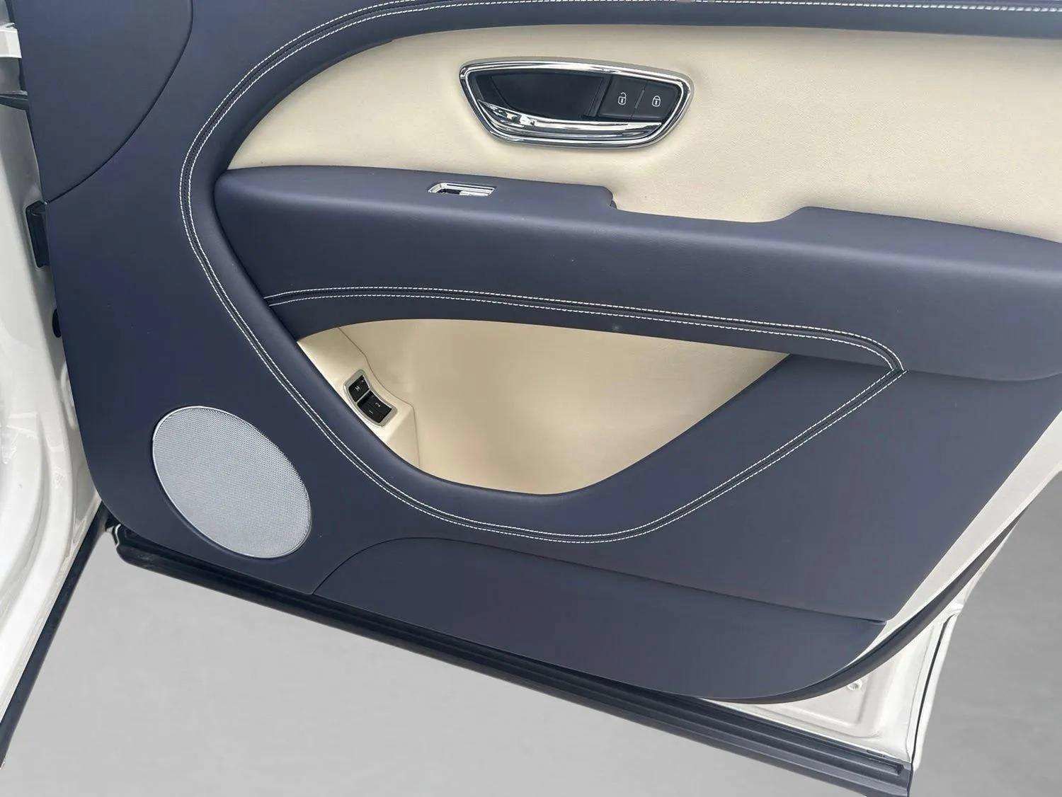 Certified 2025 Bentley Bentayga AWD/4WD image 17