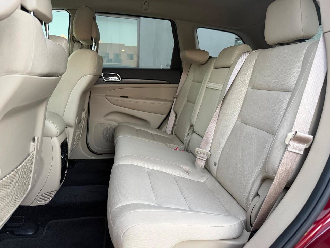 Used 2018 Jeep Grand Cherokee Laredo RWD image 24