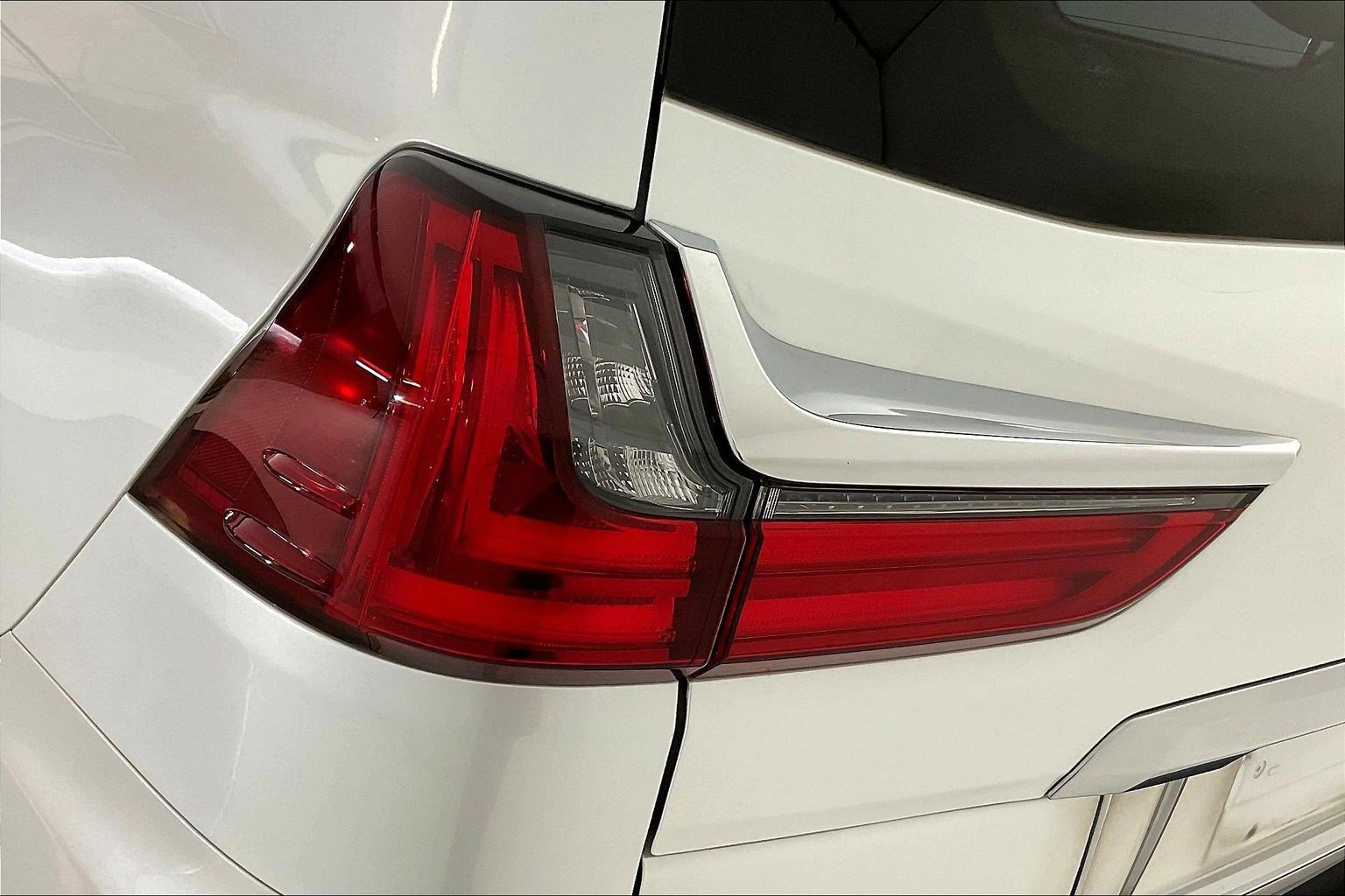 Used 2019 Lexus LX 570 4WD w/ Luxury Package image 23