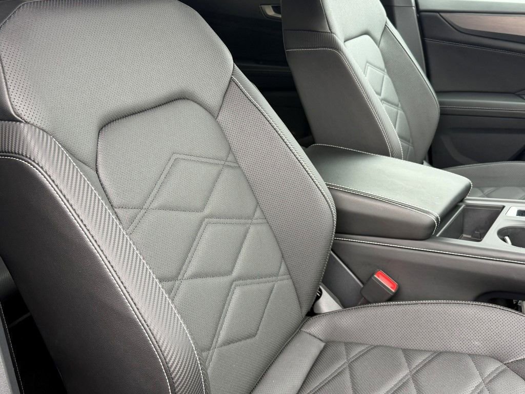 Used 2024 Volkswagen Atlas Cross Sport SE image 16