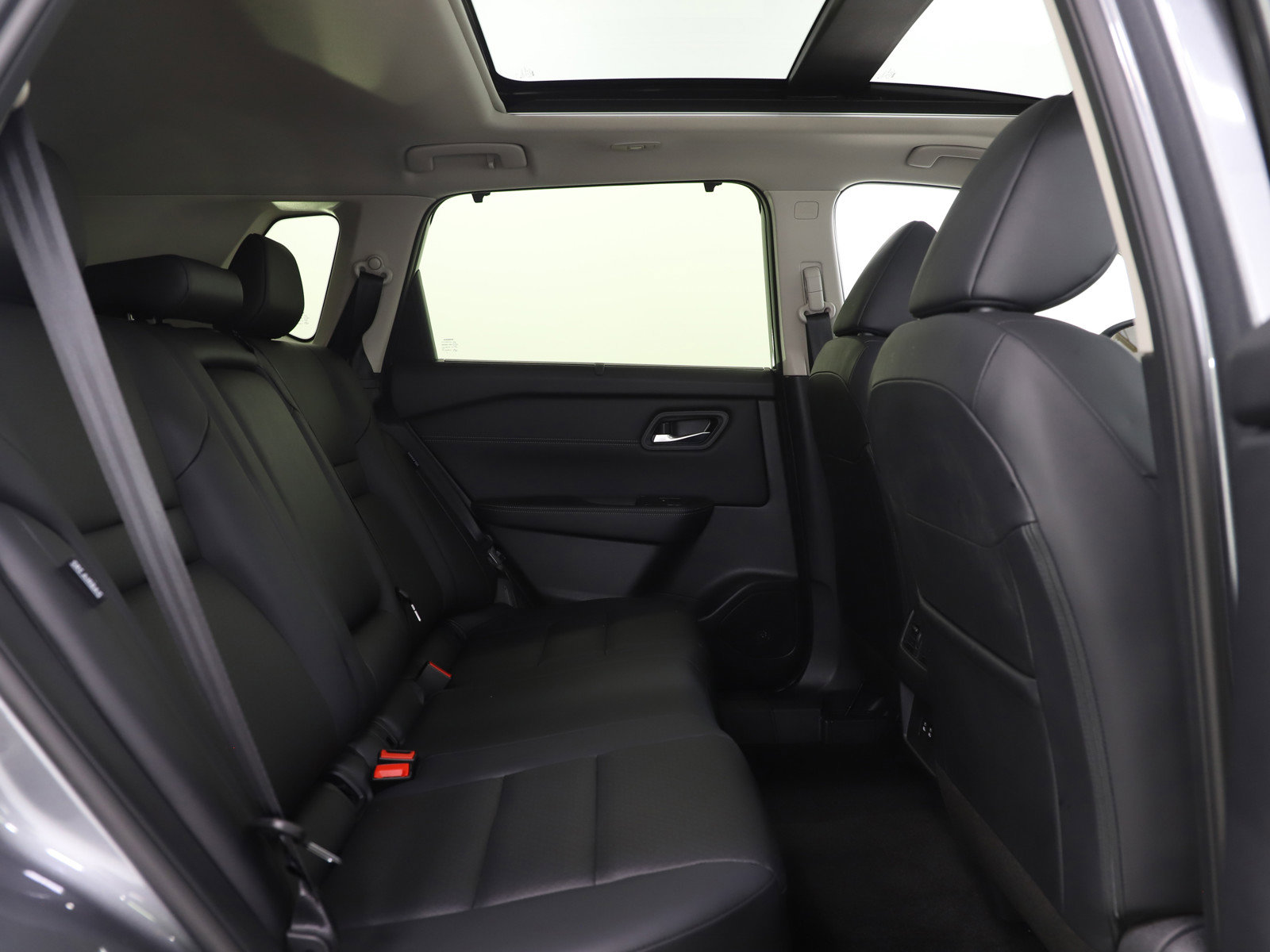 Used 2026 Nissan Rogue SV w/ SV Premium Package image 14