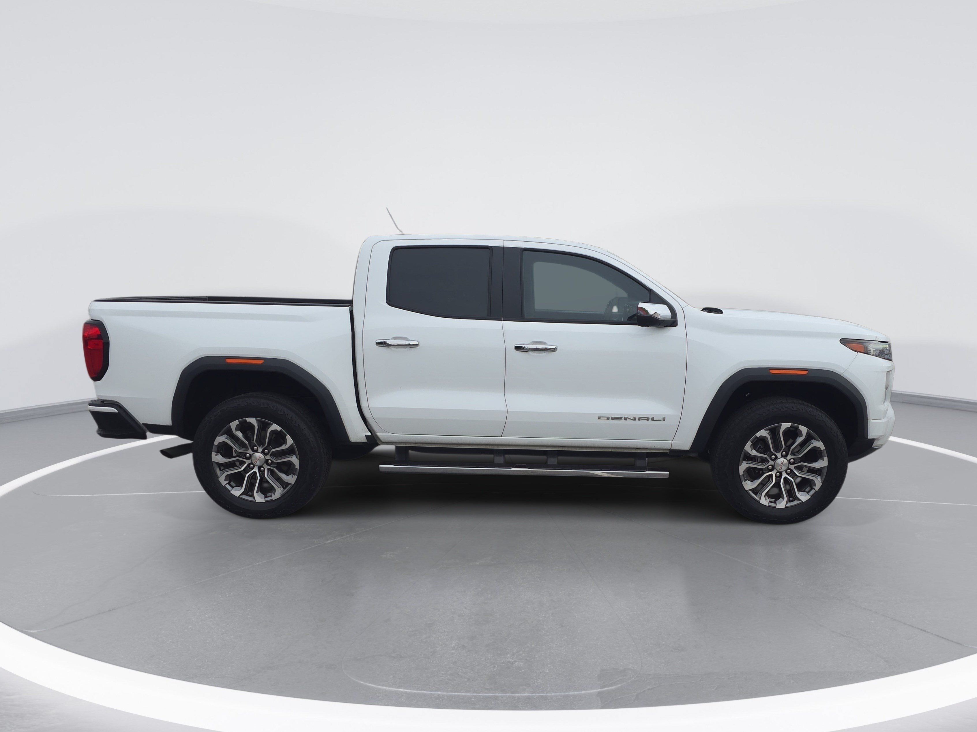 Used 2023 GMC Canyon Denali AWD/4WD image 2