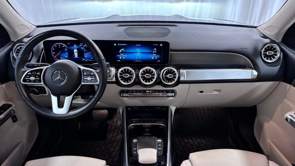 Used 2021 Mercedes-Benz GLB 250 4MATIC image 2