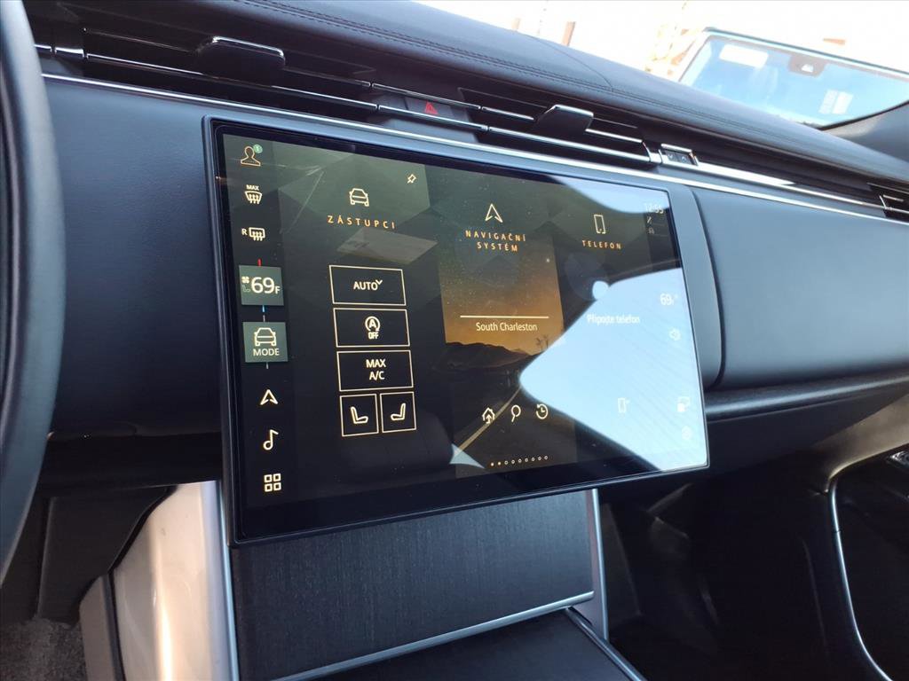 Used 2025 Land Rover Range Rover Long Wheelbase SE image 19