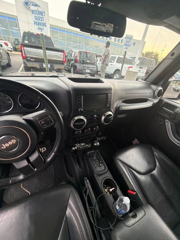 Used 2017 Jeep Wrangler Unlimited Sahara w/ Dual Top Group AWD/4WD image 6