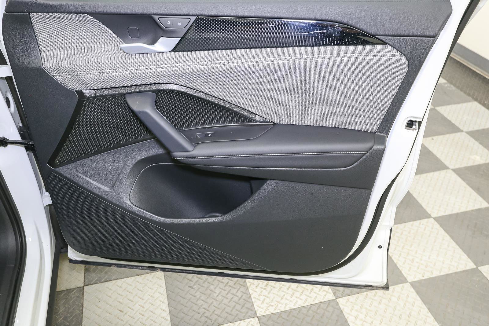 Used 2025 Volkswagen Tiguan S image 19