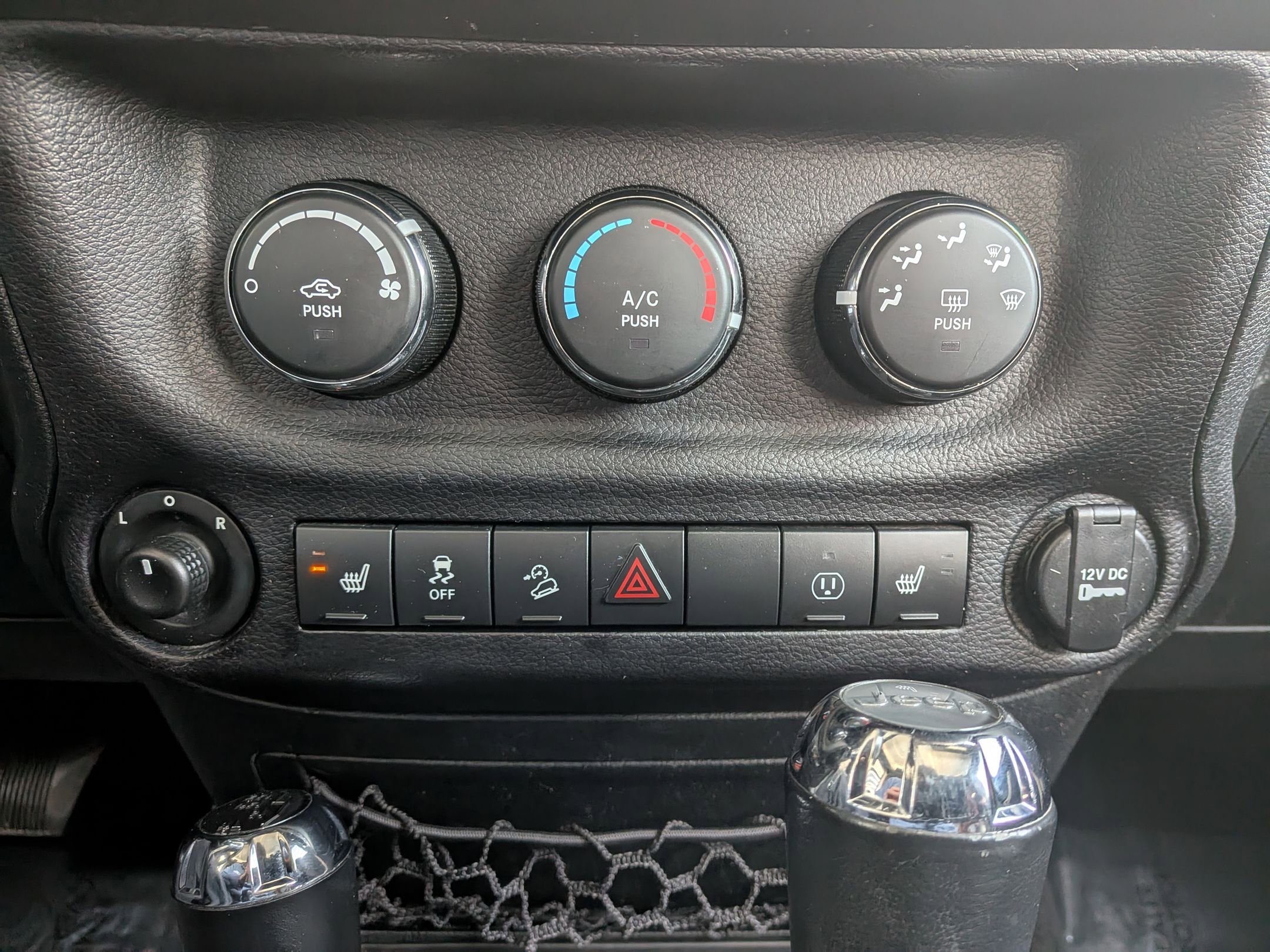 Used 2017 Jeep Wrangler Unlimited Sahara w/ Connectivity Group image 20