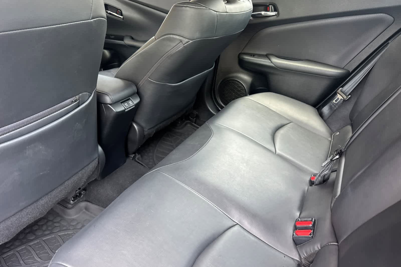 Used 2021 Toyota Prius Prime XLE FWD image 4