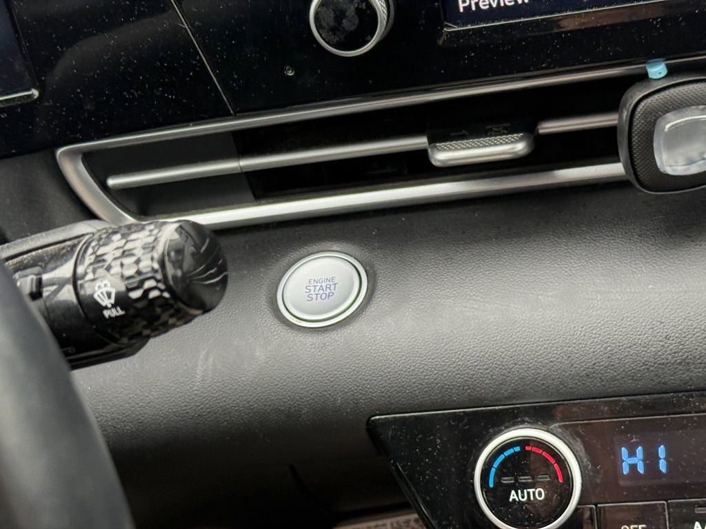 Used 2022 Hyundai Elantra SEL w/ Convenience + Premium Package image 28