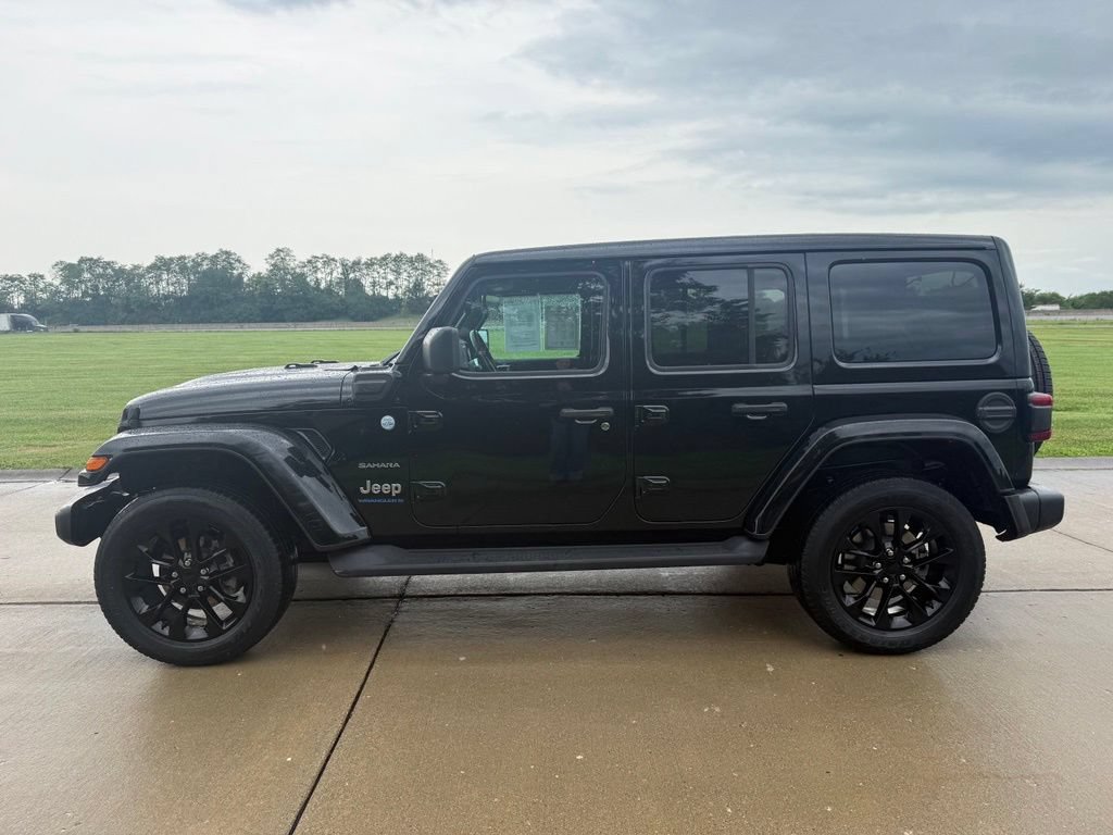Used 2023 Jeep Wrangler Unlimited Sahara w/ Cold Weather Group AWD/4WD image 9