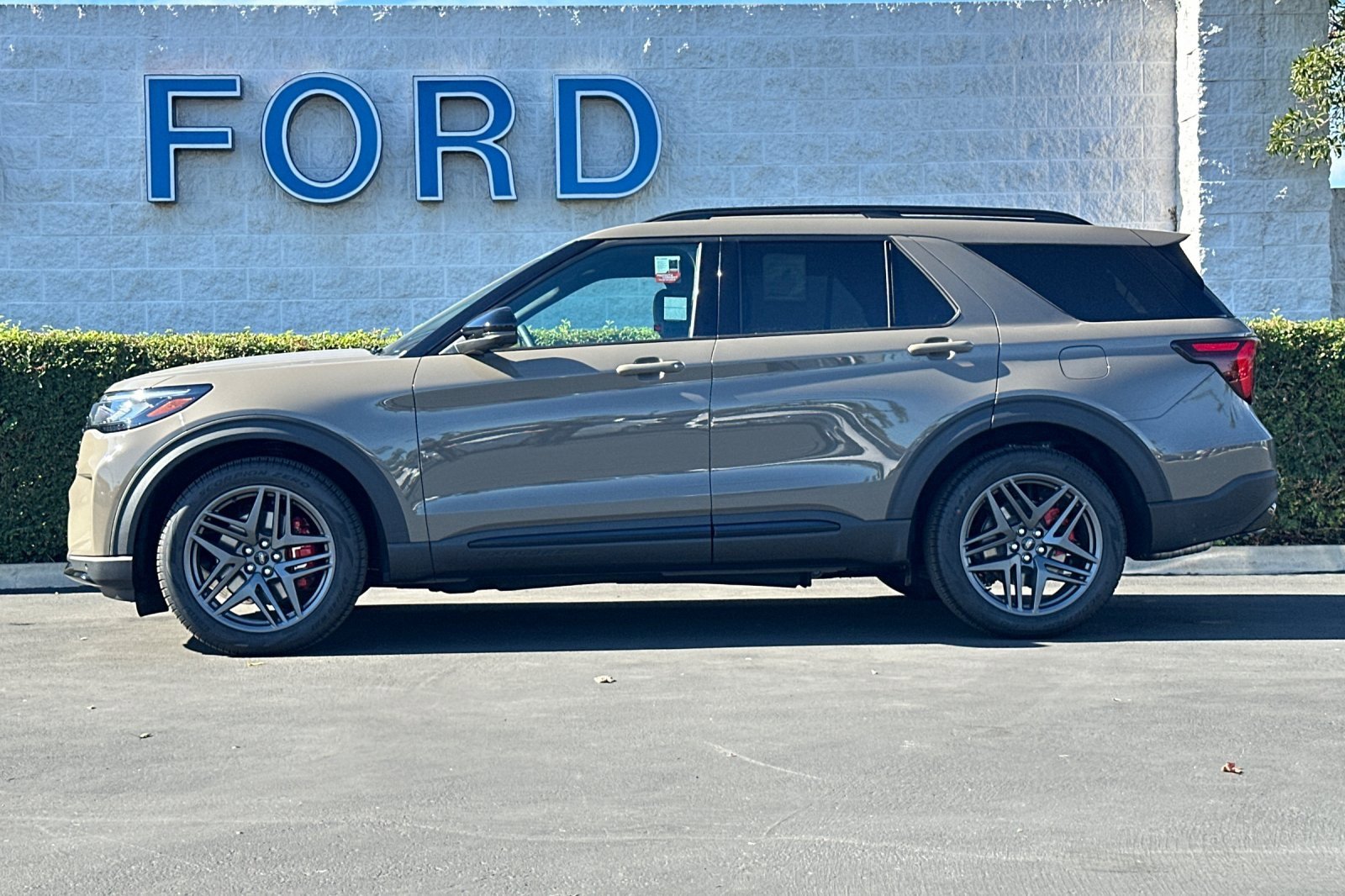 New 2026 Ford Explorer ST w/ Sun And Sound Package image 7