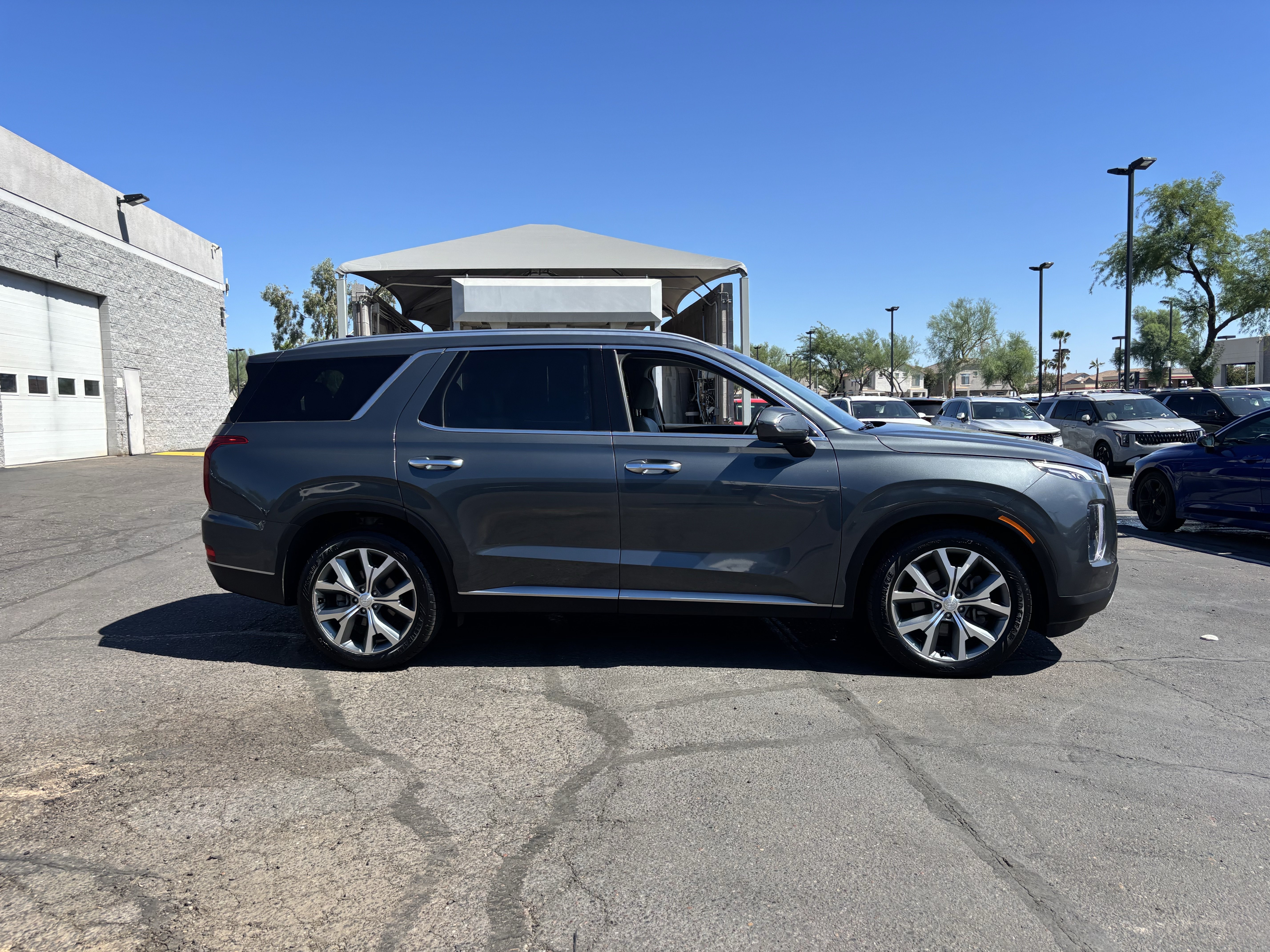 Used 2021 Hyundai Palisade SEL FWD image 2