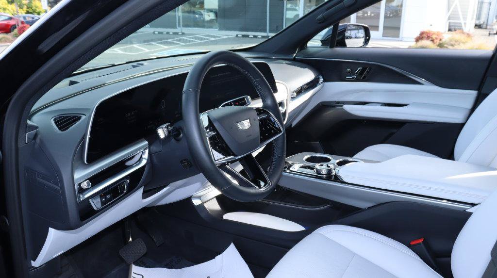Certified 2024 Cadillac Lyriq Luxury AWD/4WD image 25