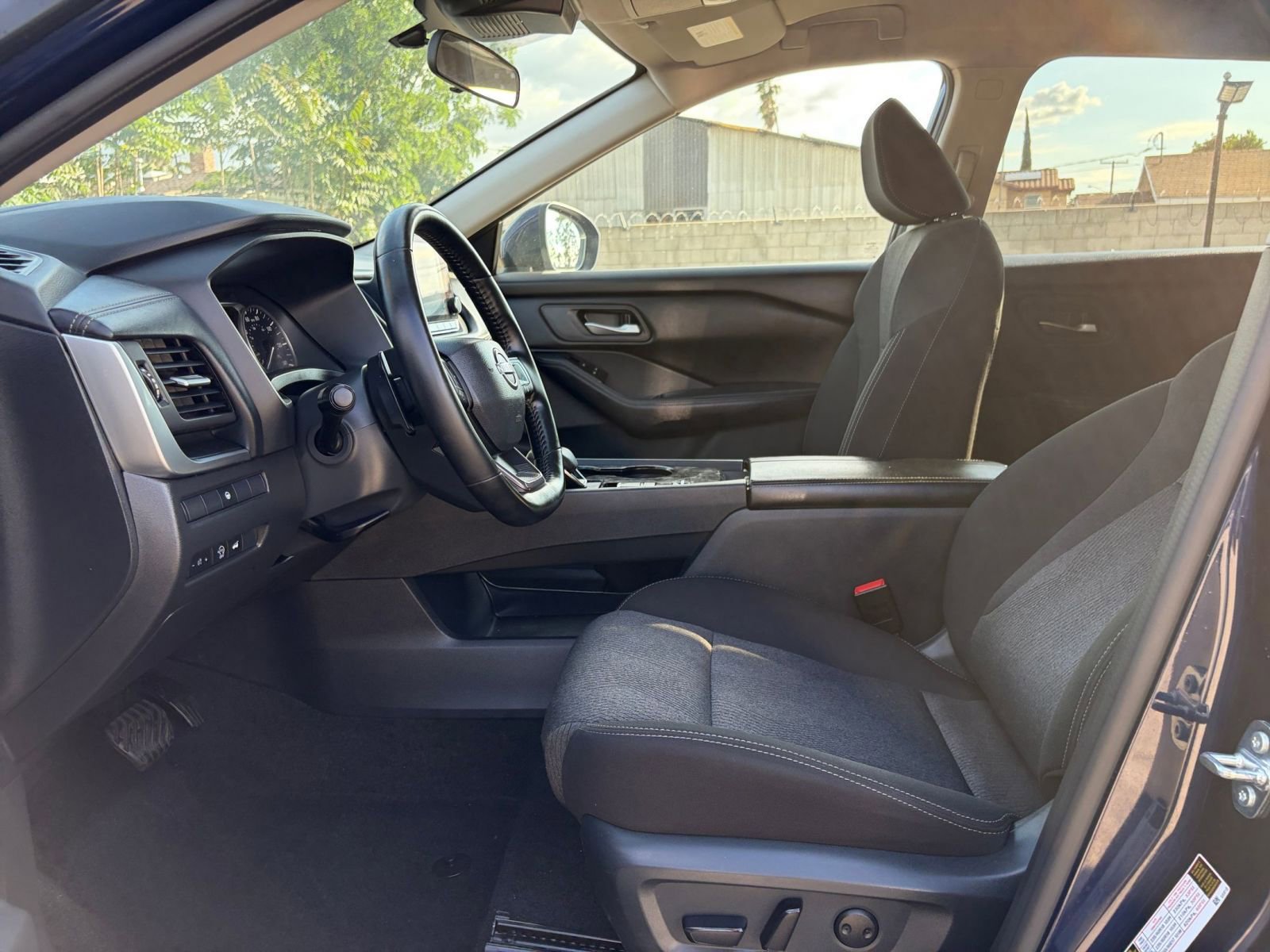 Used 2025 Nissan Rogue SV FWD image 29