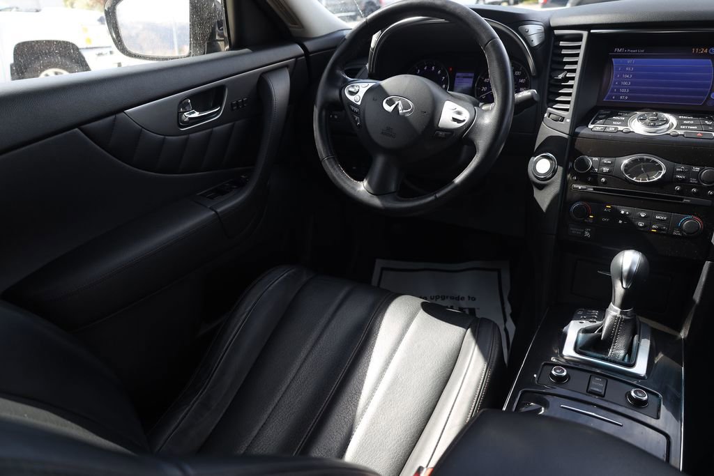 Used 2017 INFINITI QX70 AWD w/ Premium Package image 19
