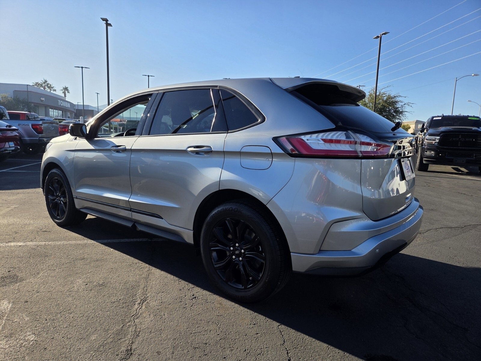 Certified 2023 Ford Edge SE w/ Black Appearance Package image 4