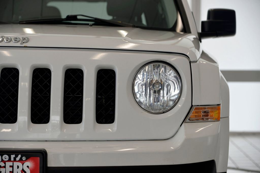 Used 2016 Jeep Patriot High Altitude AWD/4WD image 11