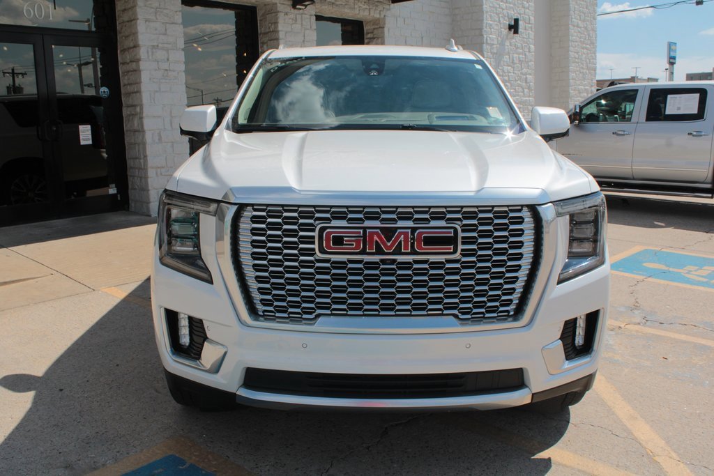 Used 2021 GMC Yukon XL Denali w/ Denali Premium Package image 7
